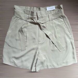 NWT Banana Republic Paper Bag Waist Shorts with Tie Belt- Color: Stone Sz:6